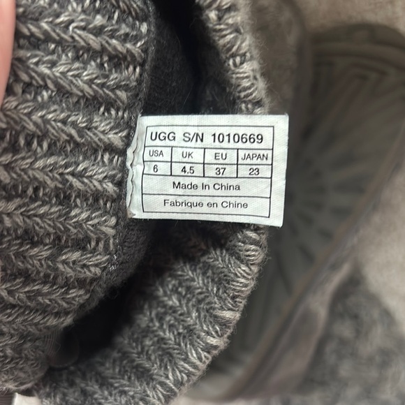 UGG Isla Knit Women’s Boots - Gray - Picture 5 of 5